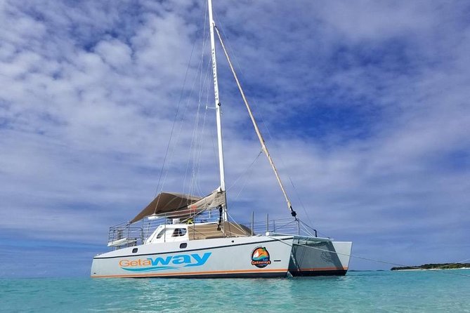 All-Inclusive Cordillera Cay Catamaran Beach and Snorkeling Tour - Inclusions and Amenities