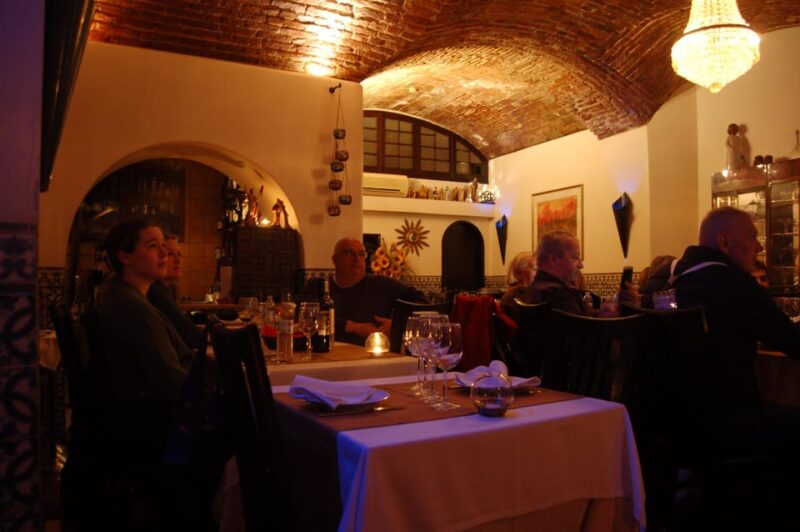 All-inclusive Fado Tour: Show & Dinner. Lisbon at Night - Cultural Experience