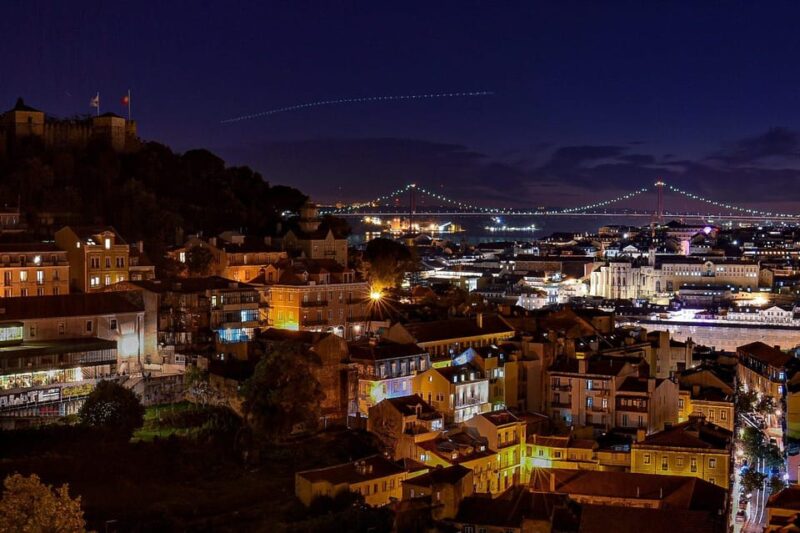 All-inclusive Fado Tour: Show & Dinner. Lisbon at Night - Accessibility and Language