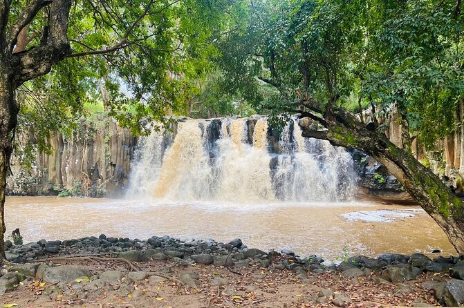 All Inclusive Full Day Tour: Chamarel Rhumrie,7-Coloured & Lunch - Meeting and Pickup