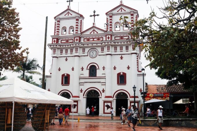 All-Inclusive Guatapé and Piedra Del Peñol Day Trip - Transportation Details