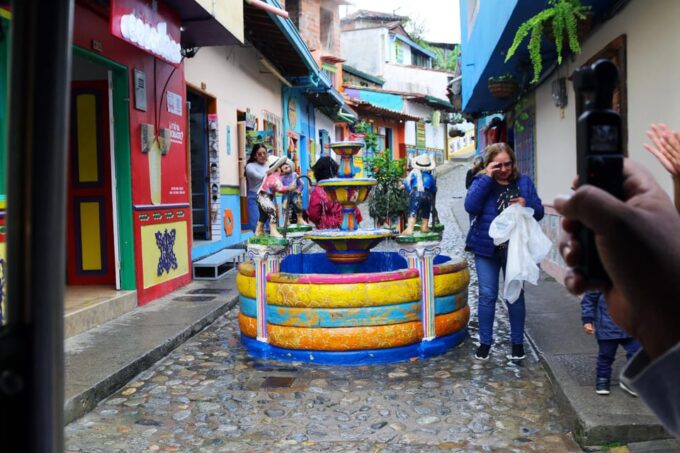 All-Inclusive Guatapé and Piedra Del Peñol Day Trip - Booking and Cancellation Policy