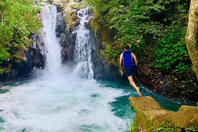 All Inclusive: Jumping, Sliding at Aling-Aling Waterfall - Handara Gate - Lunch - Lunch Experience
