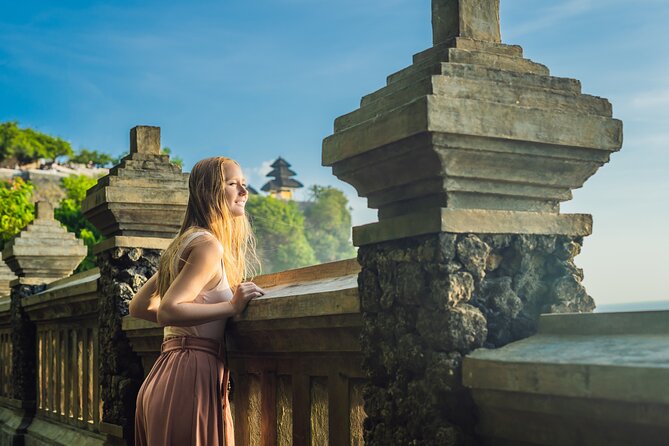 All Inclusive Private Uluwatu Tour With Kecak Dance and Dinner - Uluwatu Temple Highlights