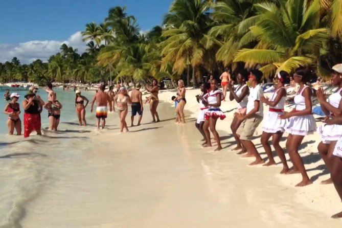 All-Inclusive Saona Island Full Day Trip and Catamaran Cruise From Santo Domingo - Highlights of the Itinerary