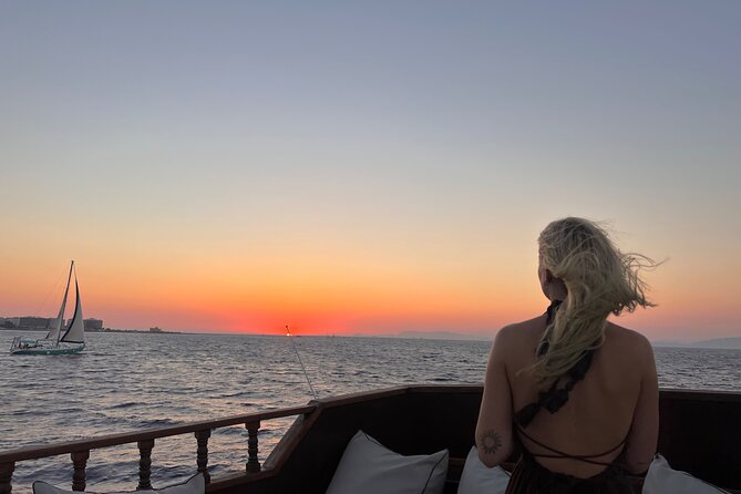 All Inclusive Sunset Cruise With Dinner & Unlimited Aperol Spritz, Beer, Wine - Meeting Point and Logistics