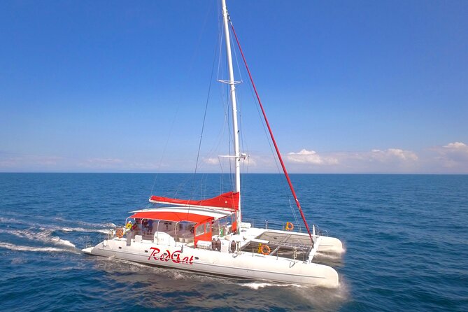 All Inclusive Taboga Island Catamaran Tour From Panama City - Onboard Amenities and Lunch
