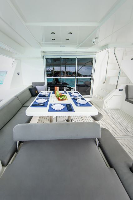 All Inclusive:Tulum Bachelorette Party Catamarán 51´Leopard - Professional Crew and Services
