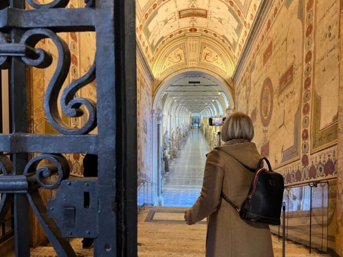 Alone in the Vatican Museums: Early Morning Tour & Breakfast - Early Entry to Vatican Museums