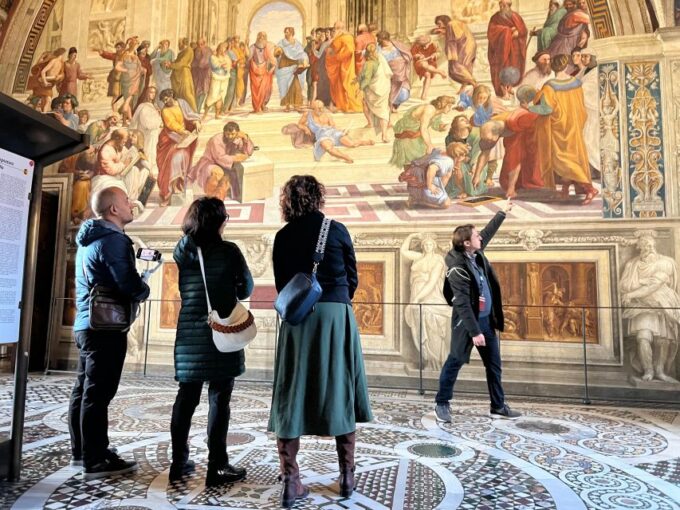 Alone in the Vatican Museums: Early Morning Tour & Breakfast - Breakfast in Pinecone Courtyard