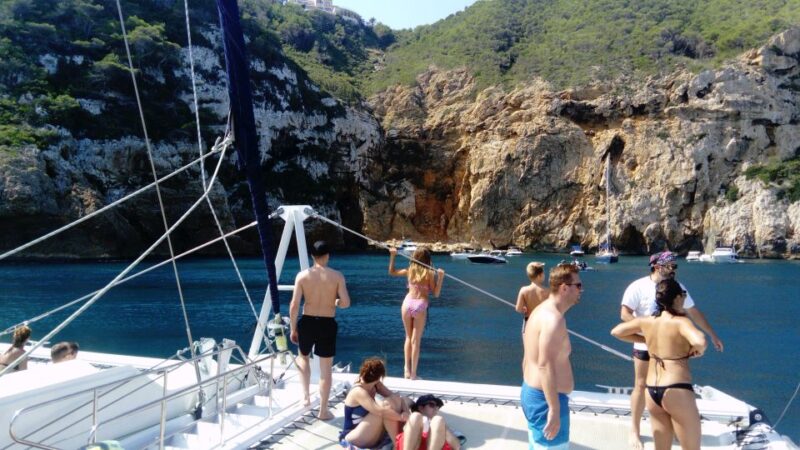 Altea: Beaches and Coves Boat Trip With Lunch - Shoreline Sights and Highlights