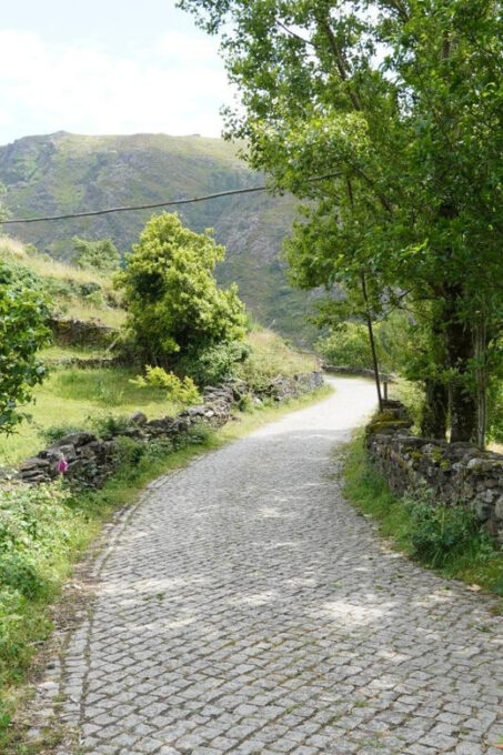 ALVÃO SHEPHERDS HIKE - Breathtaking Landscapes and Hidden Gems