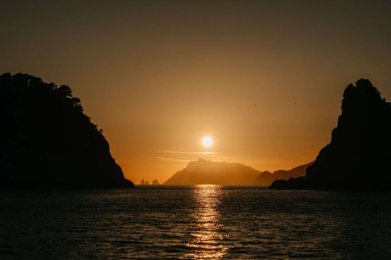 Amalfi: Amalfi Coast Sunset Small-Group Boat Tour - Onboard Amenities