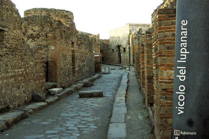 Amalfi Coast: Pompei & Vesuvius Small Group With Skip the Line Tickets - Exploring Pompeii
