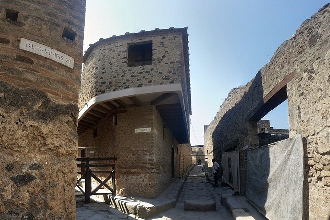Amalfi Coast: Pompeii Small Group With Skip the Line Tickets - Guided Commentary