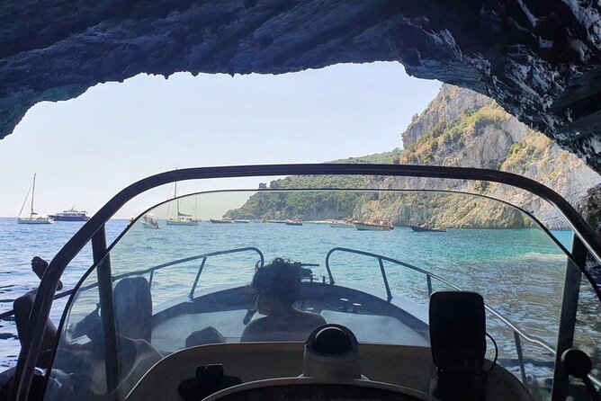 Amalfi Coast Private Tour From Sorrento - Motorboat Protagon 28FT - Vessel Specifications
