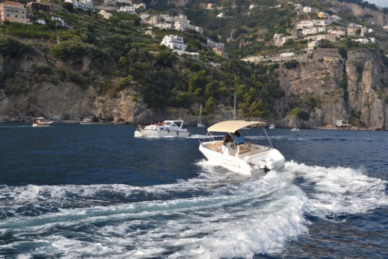 Amalfi Coast: Rent Boats in Salerno Without License - Boat Features and Requirements