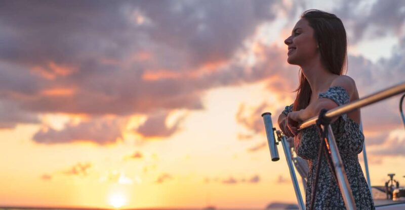 Amalfi Coast: Romantic Sunset Cruise With Music & Cocktails - Itinerary and Locations