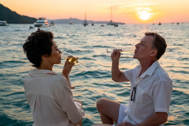 Amalfi Coast: Romantic Sunset Cruise With Music & Cocktails - Refreshment Selection