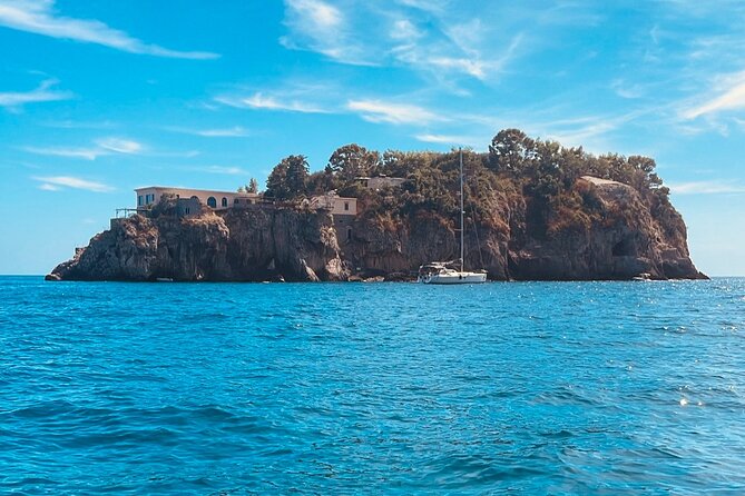 Amalfi Coast Small Group Boat Tour From Sorrento - Inclusions and Amenities