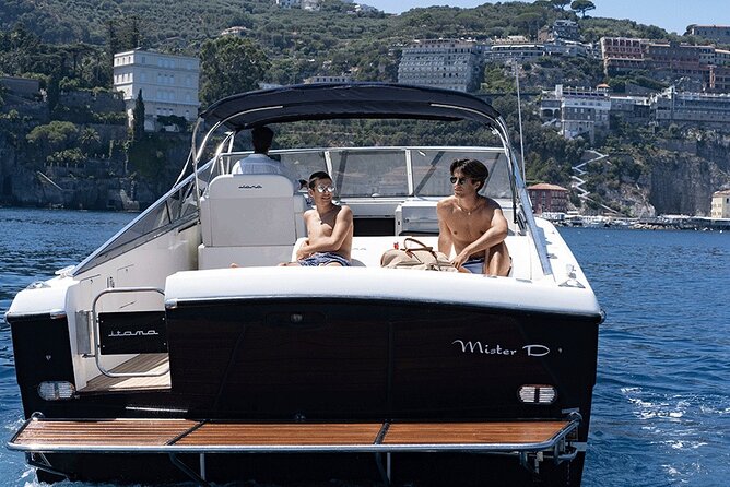 Amalfi & Positano Private Yacht Tour - Onboard Amenities and Services