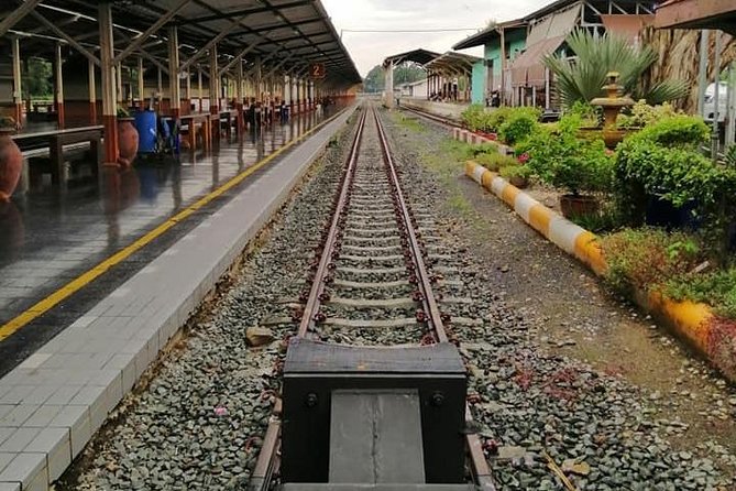 Amazing 1 Day Private Tour to Visit Lampang Province by Train - Experiencing Local Markets