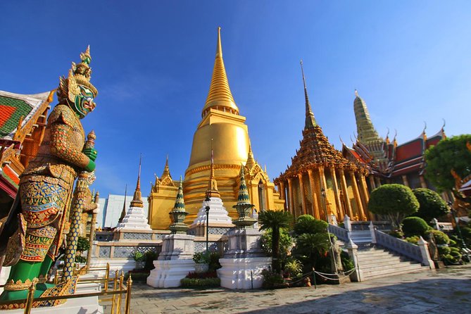 Amazing Bangkok Tour With Royal Grand Palace and Wat Phra Kaew - Visit Wat Phra Kaew