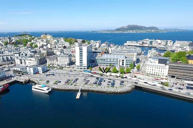 Amazing City Walk in Ålesund - Meeting Point for the Tour