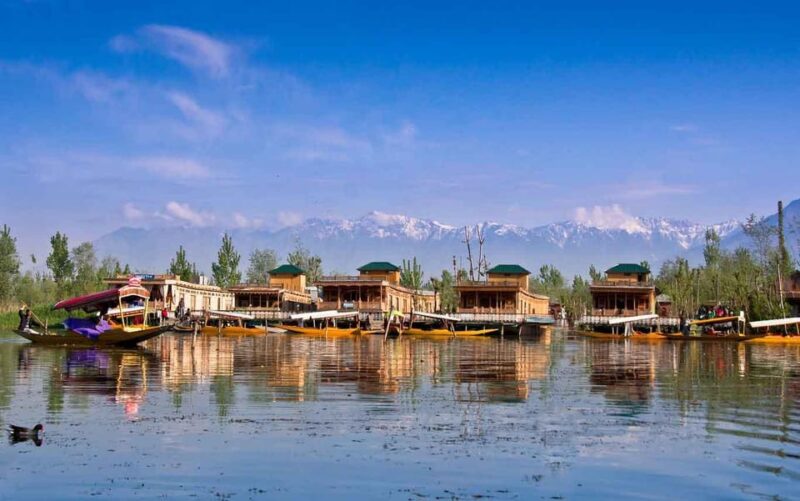 Amazing Kashmir Tour 6 Days / 05 Nights - Arrival and Airport Transfer