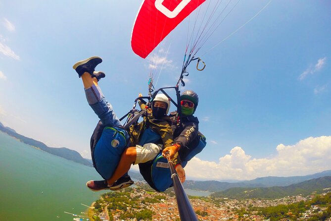 Amazing Paragliding Flight in Valle De Bravo - Key Points