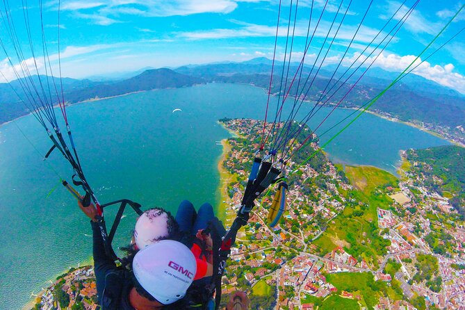 Amazing Paragliding Flight in Valle De Bravo - The Breathtaking Takeoff