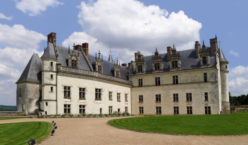 Amboise: Private Guided Tour of the Castle With Entry Ticket - Marveling at the Loire Valley Views