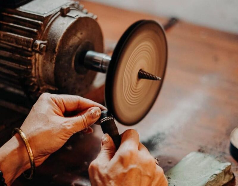 Amed Karangasem: Make Your Own Silver Jewelry Class - Instructor and Group Size