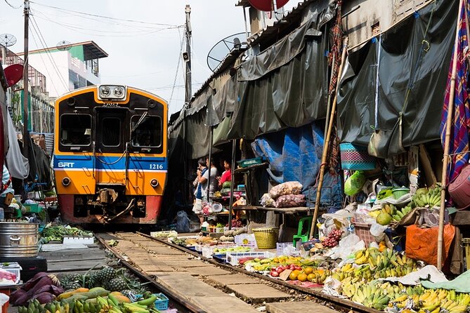 Amphawa Floating Market and Maeklong Train Market Tour - Traveler Reviews