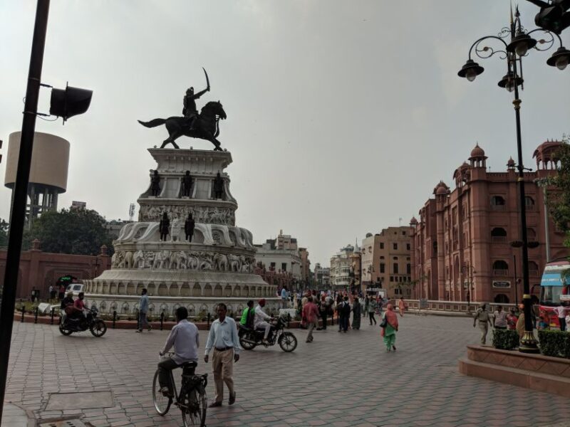 Amritsar: Golden Temple Jallianwala Bagh & Wagah Border Tour - Golden Temple Guided Tour