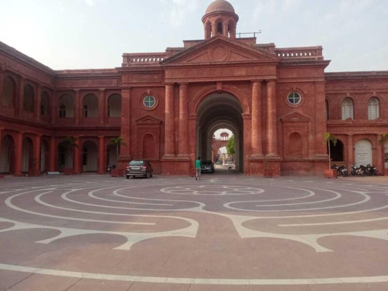 Amritsar: Heritage Walk With Golden Temple Visit - Architectural Exploration
