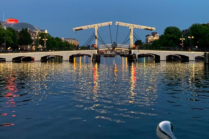 Amsterdam 1-Hour Canal Cruise With Live Guide - Accessibility and Accommodation