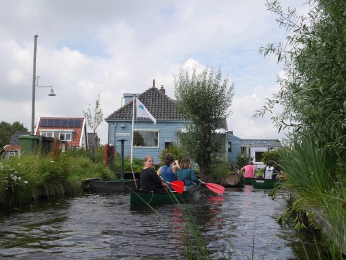 Amsterdam: 2-Hour Guided Canoe Trip - Group Size and Suitability