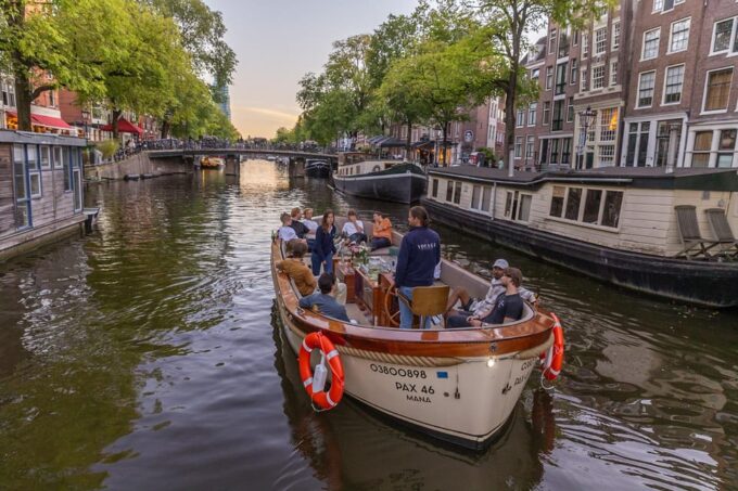 Amsterdam: 2h Canal Cruise Incl.Dutch Snacks & Drinks Option - Free Cancellation and Payment Options