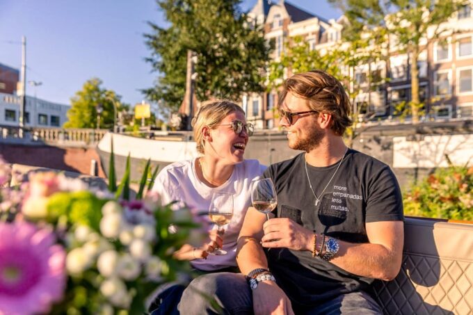 Amsterdam: 2h Canal Cruise Incl.Dutch Snacks & Drinks Option - Tour Highlights and Landmarks