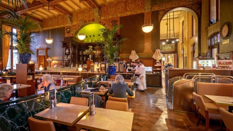 Amsterdam: 3-Course Meal in Historic 1st Class Waiting Rooms - Restaurant Ambiance