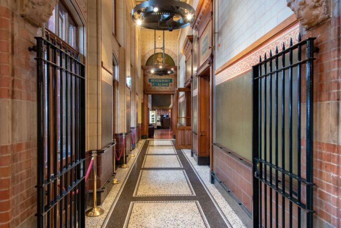 Amsterdam: 3-Course Meal in Historic 1st Class Waiting Rooms - Dining Duration