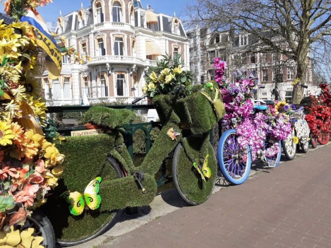Amsterdam: 3-Hour Private Bike Tour of the City Center - Language Options