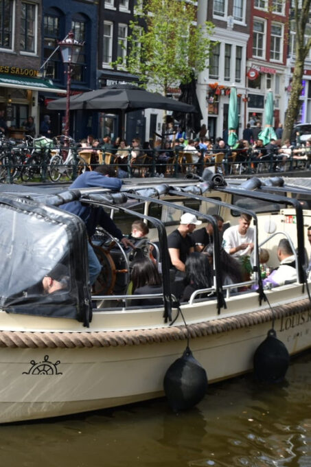 Amsterdam: 420 Smoke-Friendly Boat Tour - Chill Atmosphere