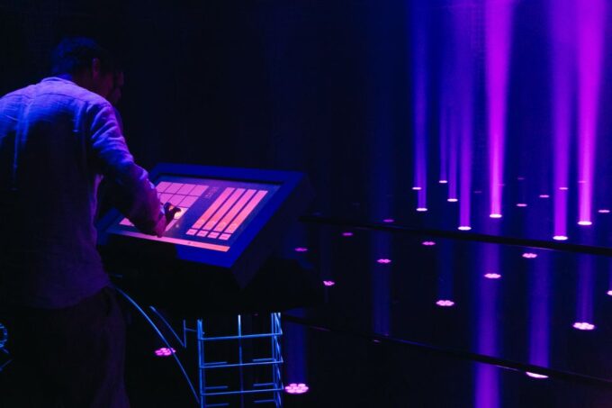 Amsterdam: AMAZE Immersive Audiovisual Experience Ticket - Explore 7 Interactive Environments