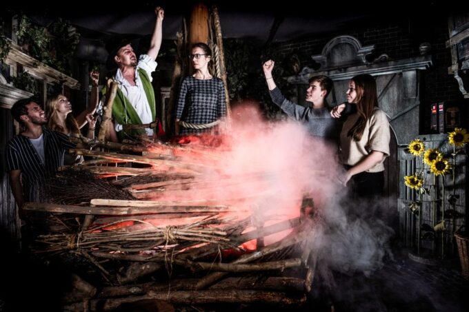 Amsterdam: Amsterdam Dungeon Entrance Ticket - Public Transportation Options