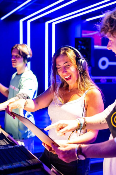 Amsterdam: Amsterdam Icebar and Our House Combo Entry Ticket - Opening Hours