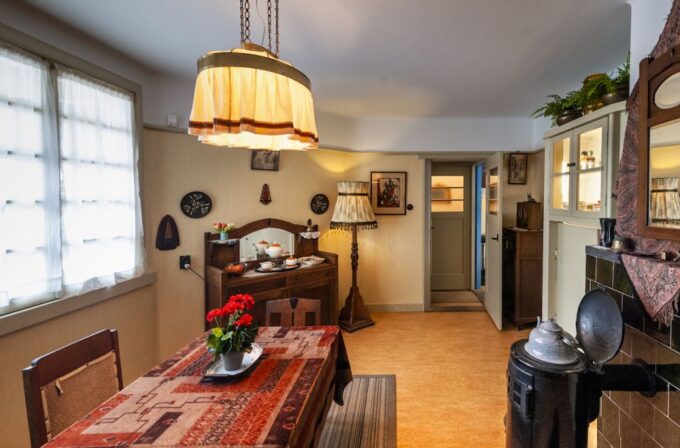 Amsterdam: Architecture Museum Het Schip Entry Ticket & Tour - Tour Guide Language Options