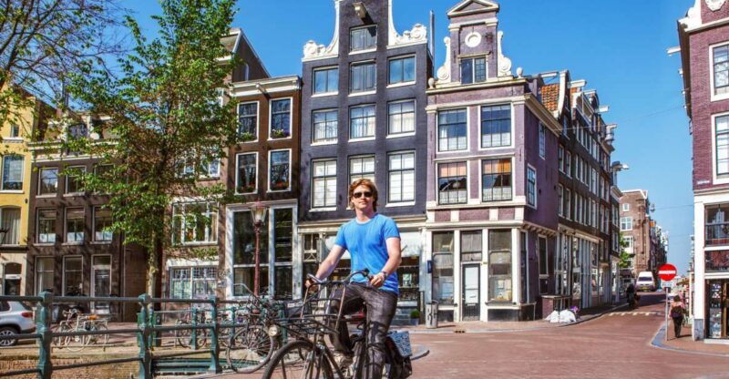 Amsterdam: Bike Rental With Free Cup of Coffee - Rental Details