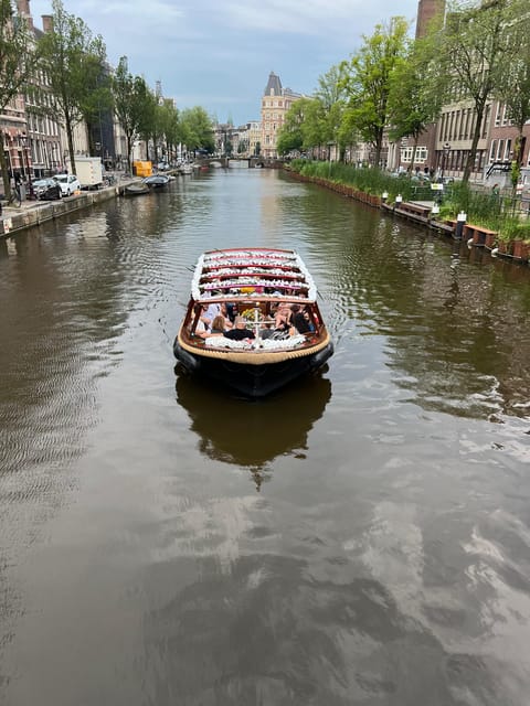 Amsterdam: Boat Tour With Optional Unlimited Drinks - Inclusions and Options
